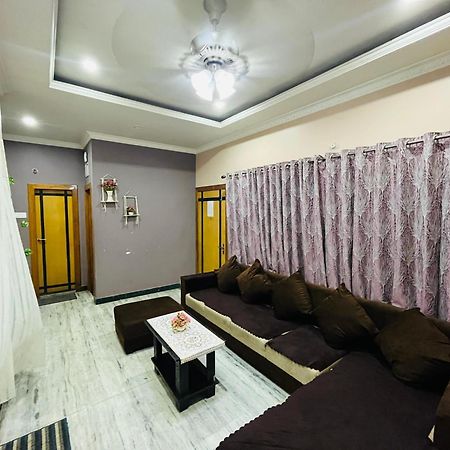 The Q3 Inn Guwahati Buitenkant foto